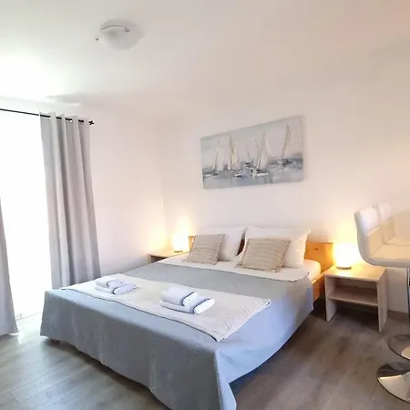 Apartments Skoljka * Jezera