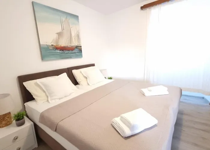 Apartments Skoljka * Езера